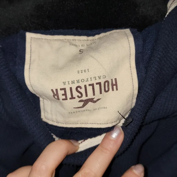 HOLLISTER - Picture 11 of 12